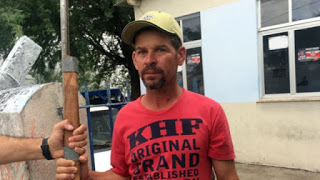Homem atira em esposa com espingarda após flagrar traição